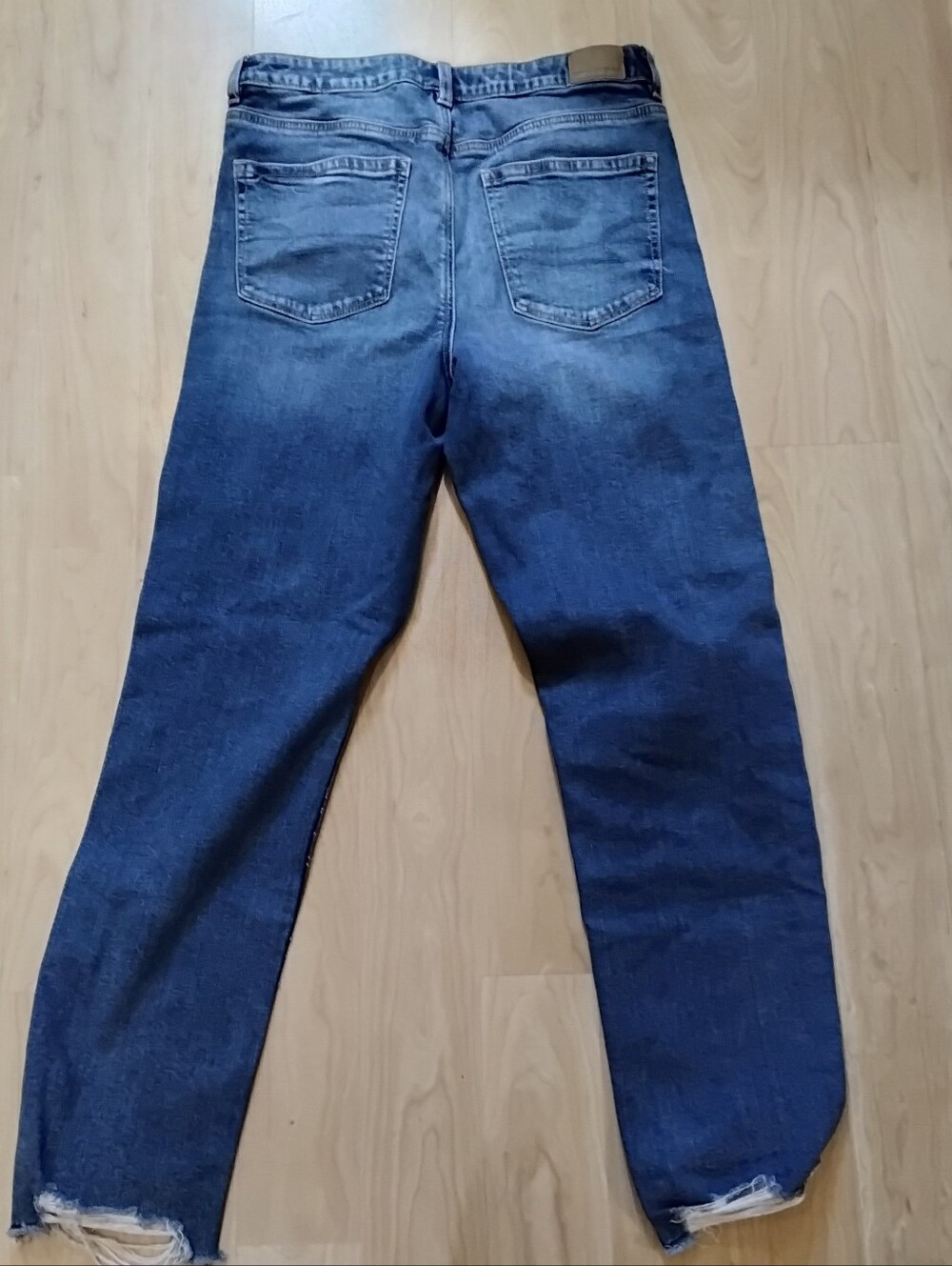 American Eagle Women’s size 12 EXTRA LONG Mom Jeans 31W 31L stretch distressed
